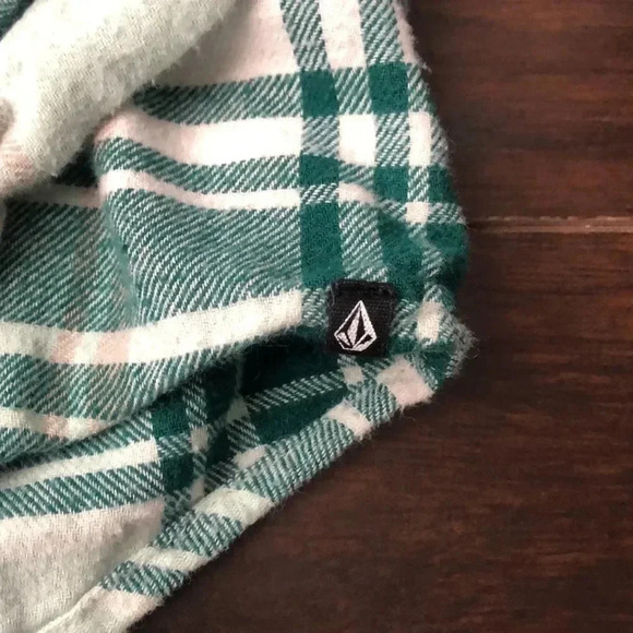 VOLCOM | Green and pink plaid button down shirt - Picture 3 of 9